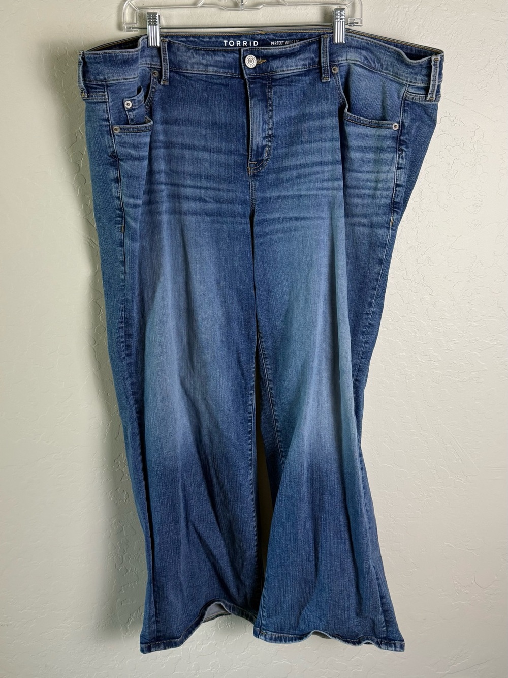 Torrid Perfect Wide-Leg Mid-Rise Jean Piece Of Cake 20R 40825614 - Picture 3 of 16